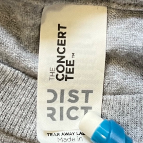 Women's Daisy Eyes Skull Art T-shirt; size M; new without tags - Picture 7 of 8